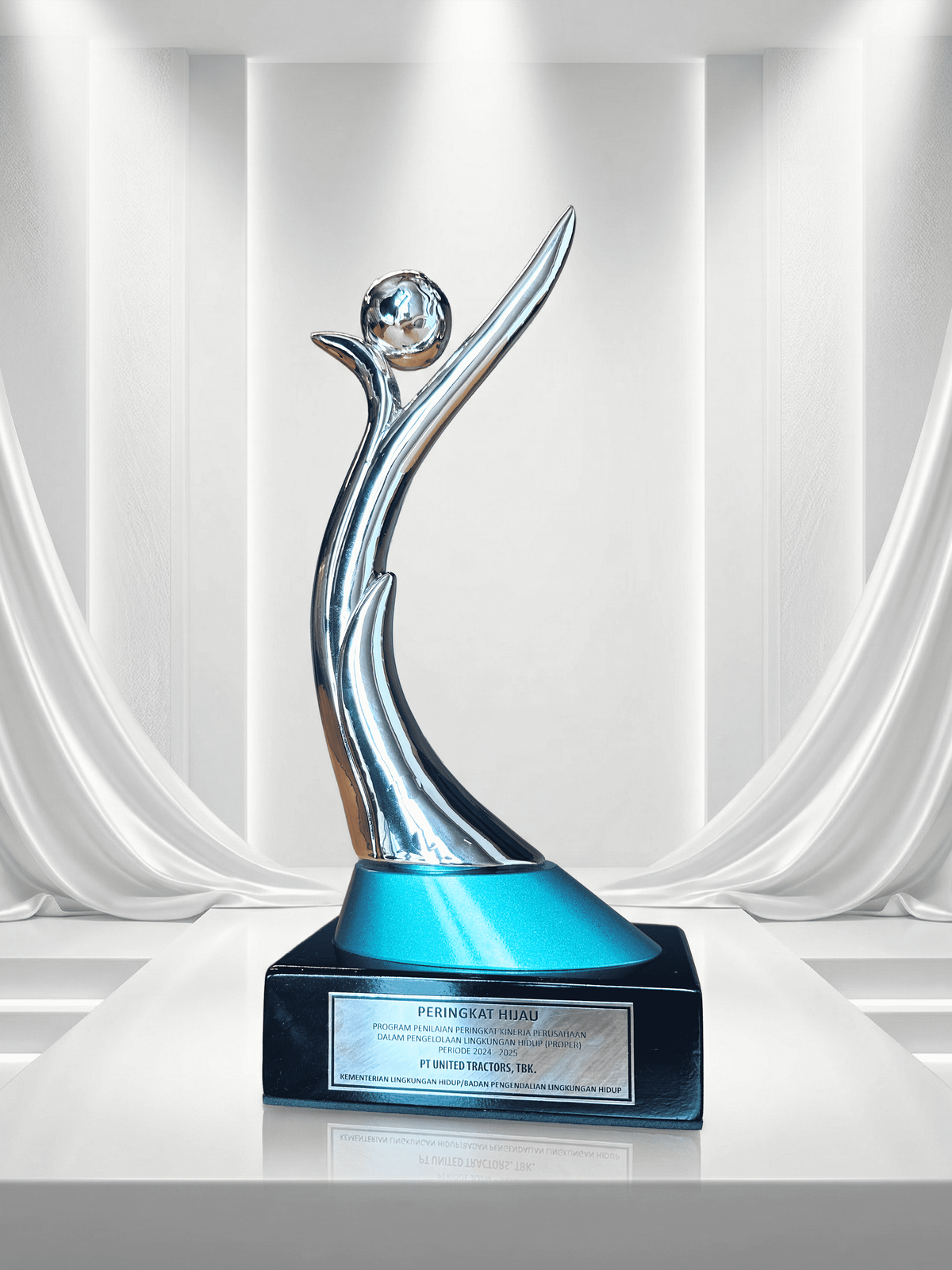 Komitmen Lingkungan Terbukti, Grup United Tractors Raih PROPER Hijau dan Biru dari KLH