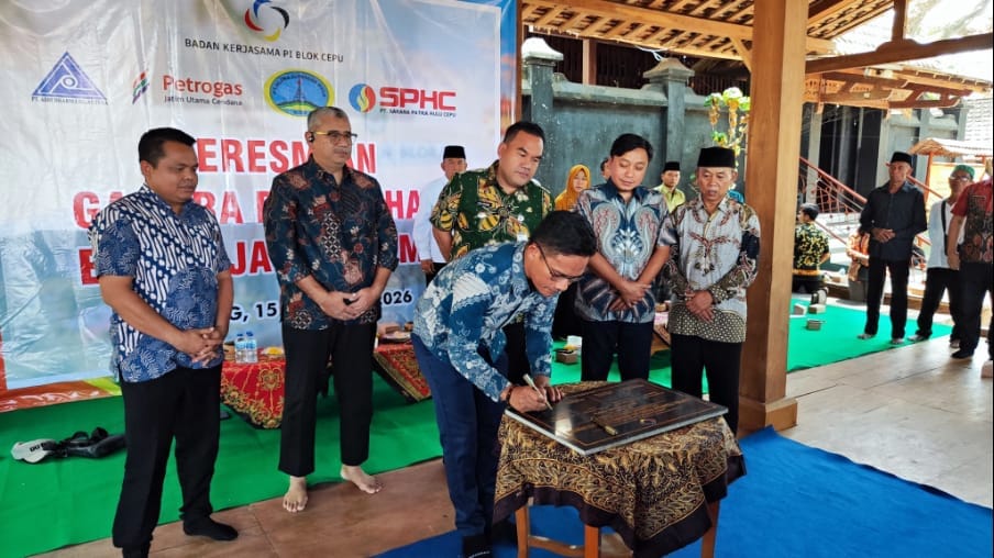 Sarana Patra Hulu Cepu Resmikan Gapura Pesarean Eyang Jati Kusumo di Janjang, Blora