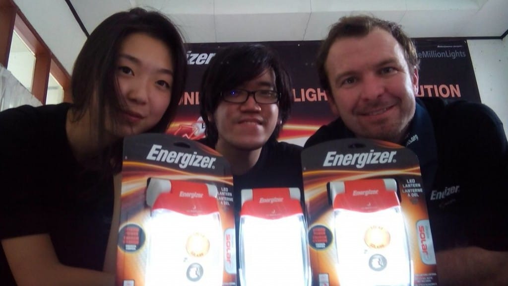 Desa Miskin Listrik Dapat Solar Light Gratis