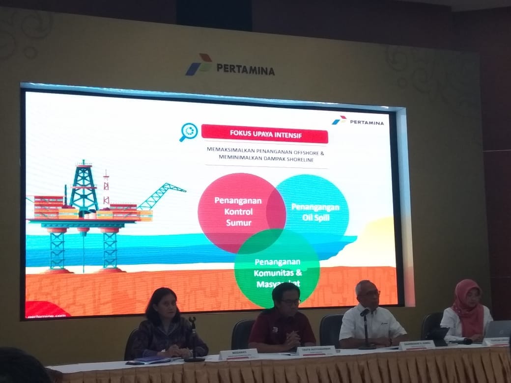 Pertamina: 5 Ton Tumpahan Minyak Diangkut dari Pantai