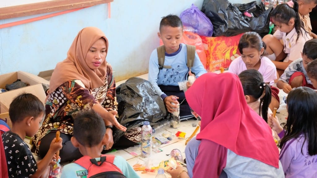 Harita Nickel Ajak Siswa Sekolah Sulap Sampah Plastik