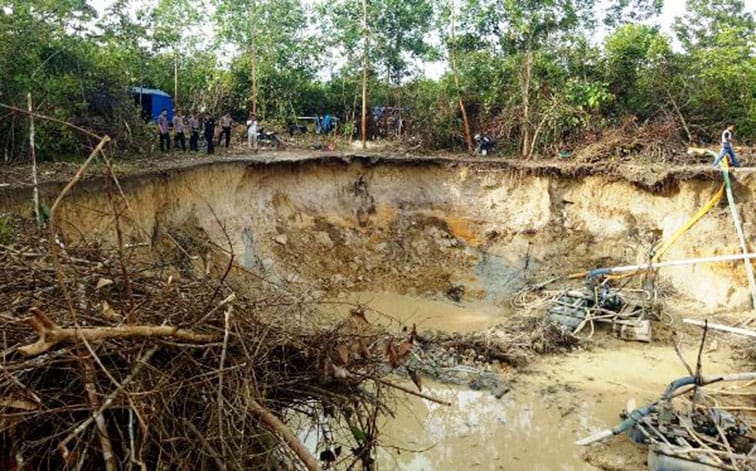 Tambang Emas Liar Di Sumbar Ambruk, 4 Orang Tertimbun