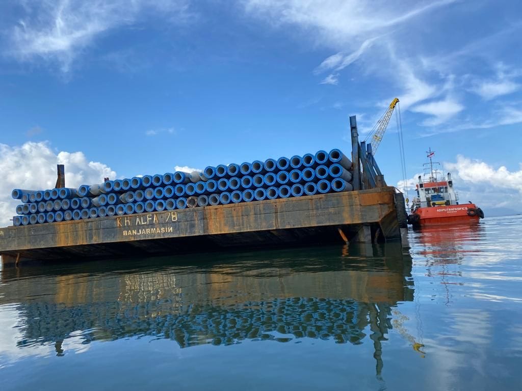 PLN Bangun Tower Transmisi Pertama di Laut Kalimantan Berkapasitas 150 kV