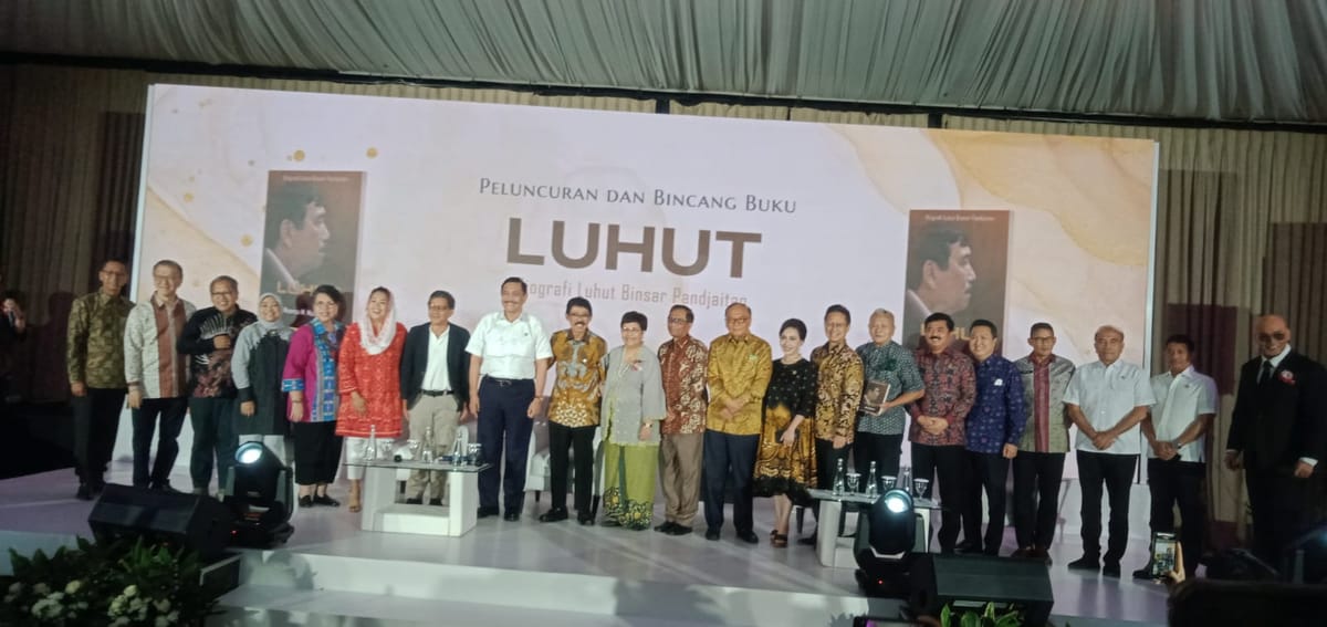 HUT Ke-75, Menko Luhut Luncurkan Buku Biografi
