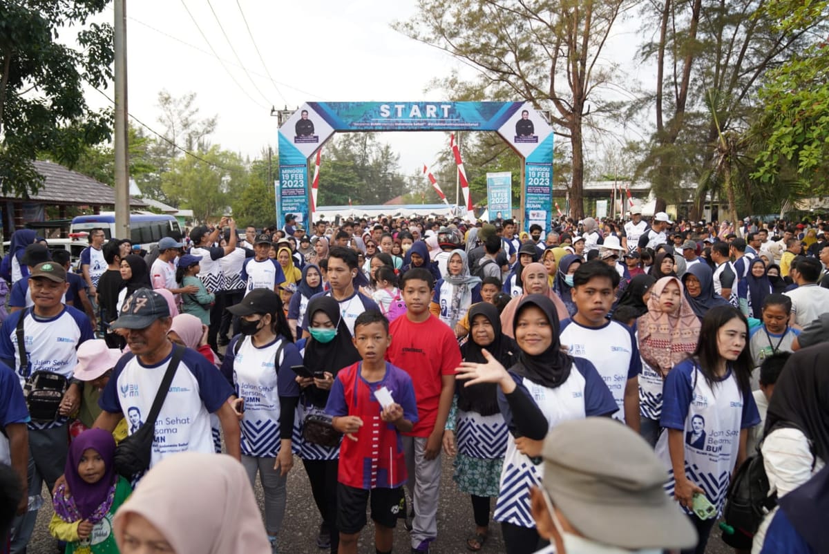 HUT Ke 25 BUMN, Menteri Erick Jalan Sehat Bersama Masyarakat Kepulauan Babel