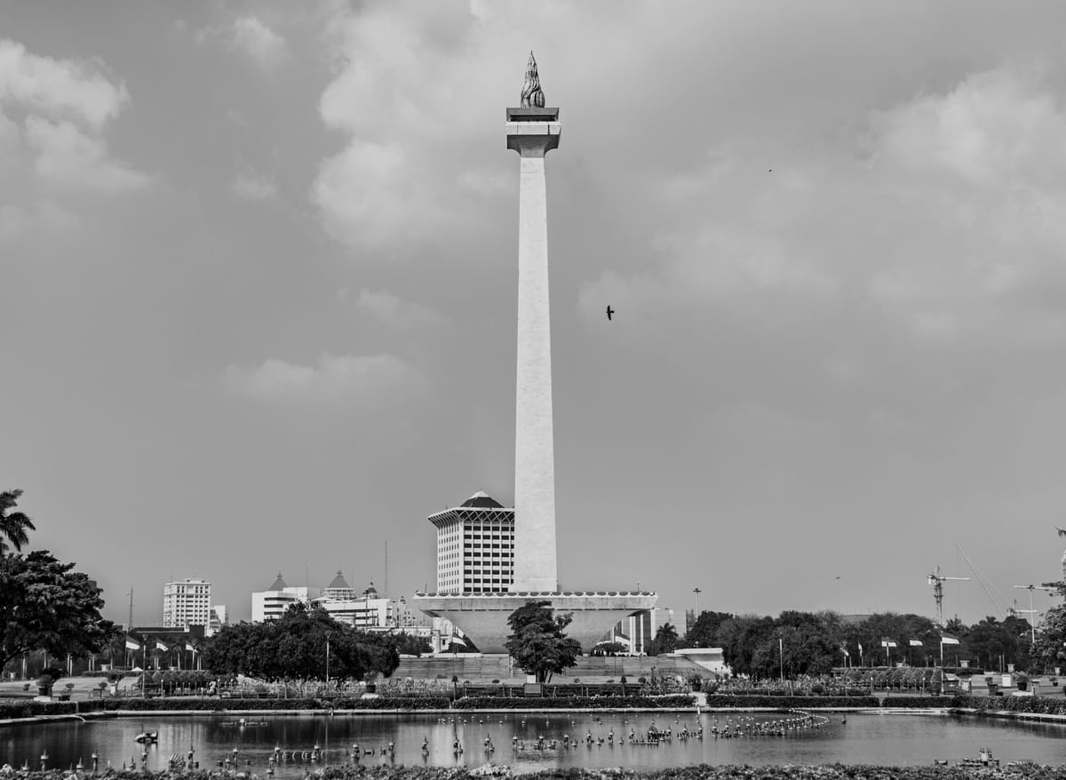 Kilau Batavia Kecil Di Pucuk Monas