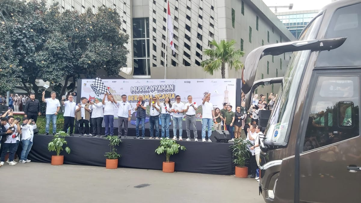 Lepas Peserta Mudik Nyaman Bersama Scania United Tractors, Menaker Yassierli: Jadikan Role Model