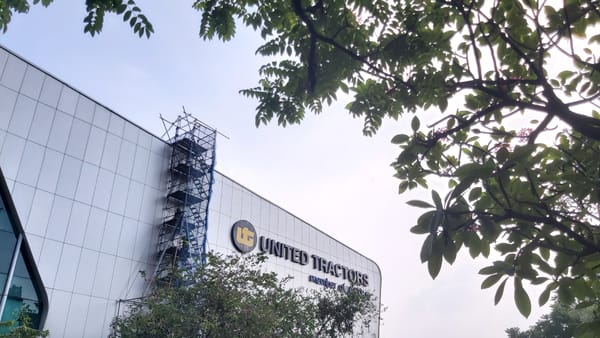 Kinerja Tertekan, Pendapatan Bersih United Tractors Turun 17% Imbas Martabe dan RKAB