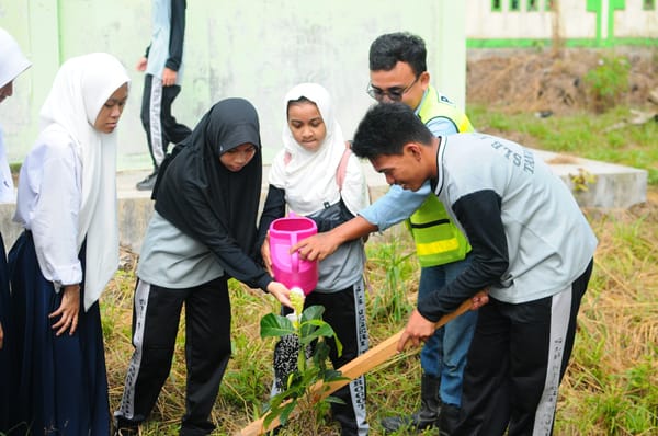 PAMA KIDE Dorong Inklusi dan Keberlanjutan Lewat Penanaman Pohon Bersama Siswa SLBN Tanah Grogot