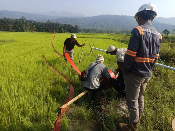 Ceria Corp Alirkan Air ke Sawah Petani Wolo Terdampak Kemarau