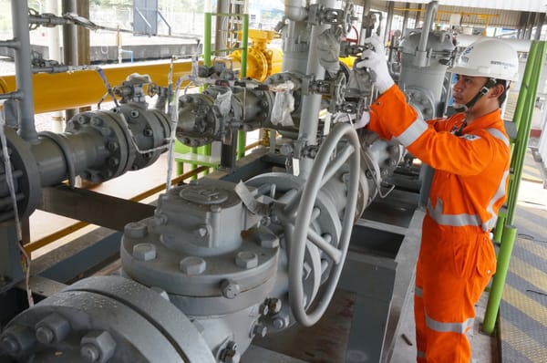 PGN Teken Jual Beli Gas Bumi Dengan Pabrik Keramik