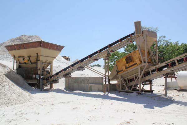 Pasir Kuarsa Melimpah, RI Serius Bikin Pabrik Panel Surya?