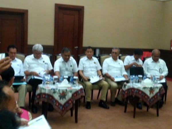 April, Negosiasi dengan Freeport Tuntas