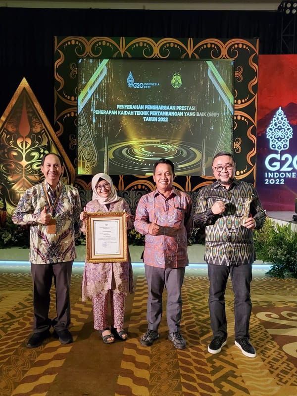 PTNHM Terima Tropi Penghargaan Aditama Pengelolaan Teknis Pertambangan dari KESDM