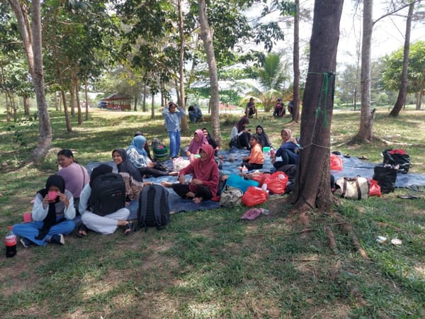 Libur Lebaran, Ribuan Pengunjung Padati Kampong Reklamasi Selinsing