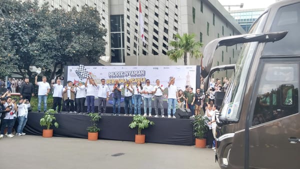 Lepas Peserta Mudik Nyaman Bersama Scania United Tractors, Menaker Yassierli: Jadikan Role Model